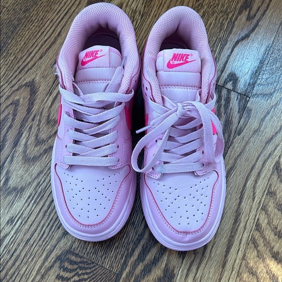 Nike Dunk Low Triple Pink - Picture 2 of 6
